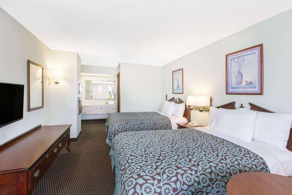 Days Inn By Wyndham West Point Room photo