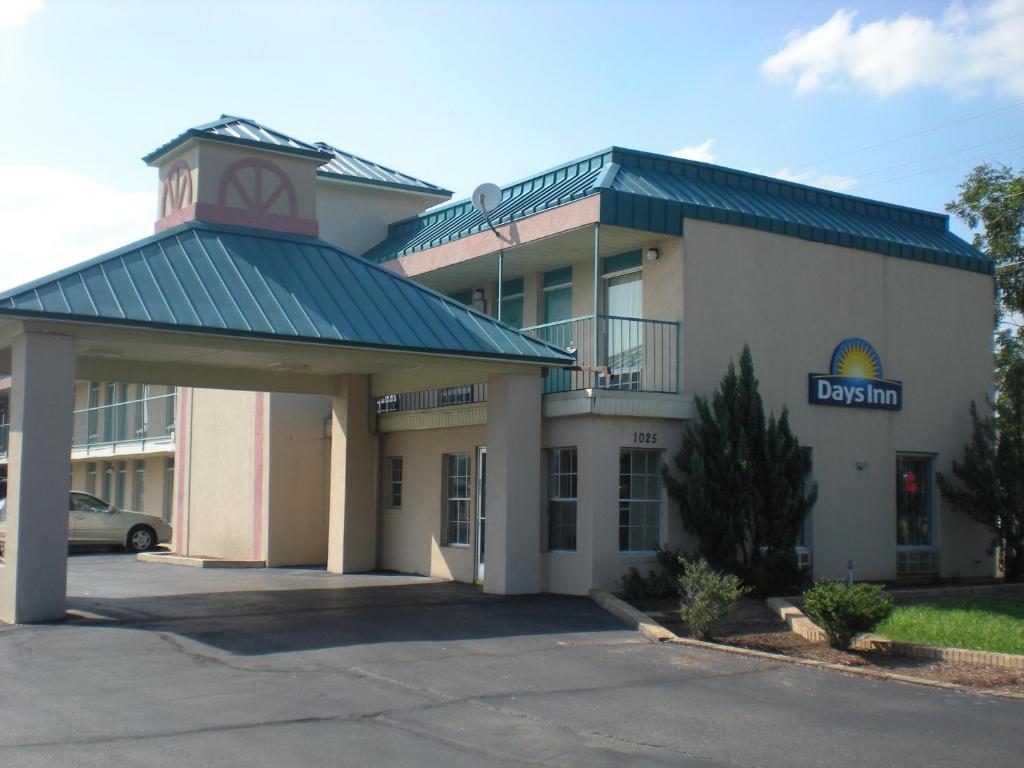 Days Inn By Wyndham West Point Exterior photo